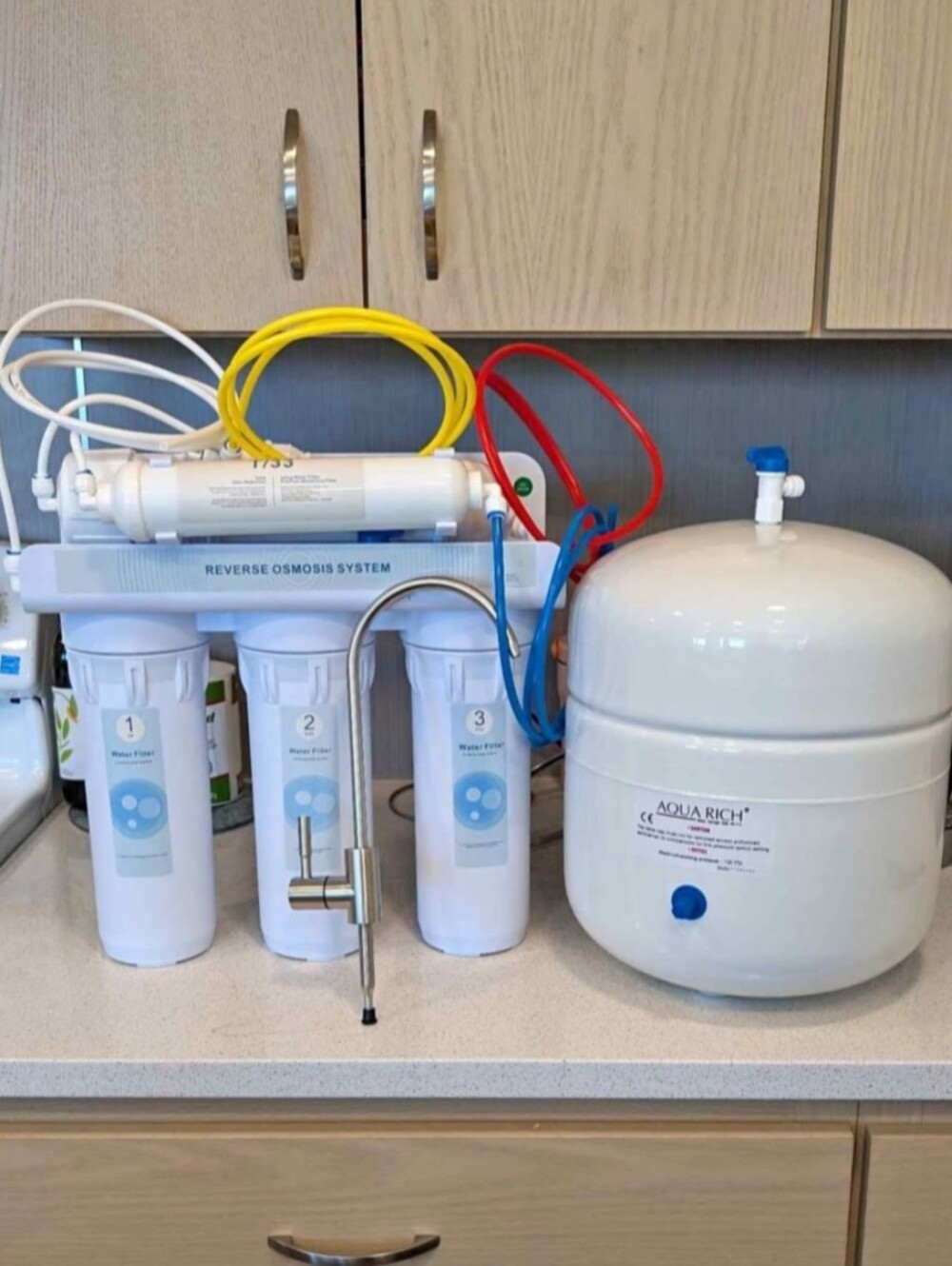 White Reverse Osmosis Water Filtration System